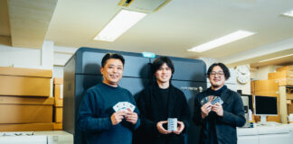 東京ビジネスデザインアワード2020年度最優秀賞 千葉印刷 & SANAGI design studio オンデマンド印刷の可能性を切り拓く「さかなかるた」 商品化への道のりインタビュー | AXIS Web
